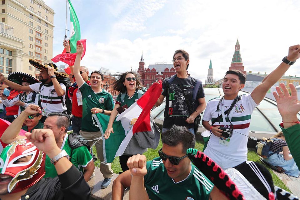 ¡Los mexicanos ponen el ambiente en Rusia! (+FOTOS)